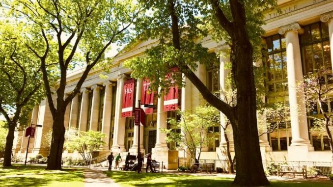 Harvard boosts BlackRock Bitcoin ETF holdings to $442.8 million, expanding exposure by 257%