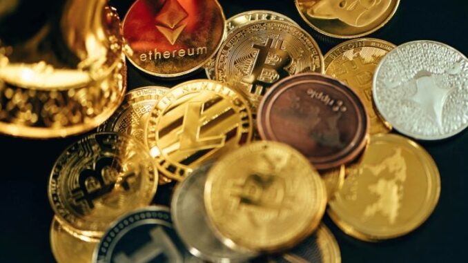 Crypto funds shed $952M but XRP and Solana buck the outflow trend