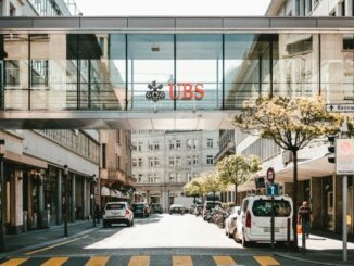 UBS considers allowing some banking clients to invest in Bitcoin and Ethereum