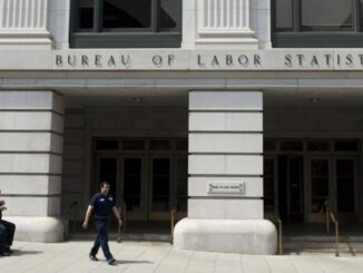US jobless claims drop to 198K, beating 215K forecast as labor market holds steady